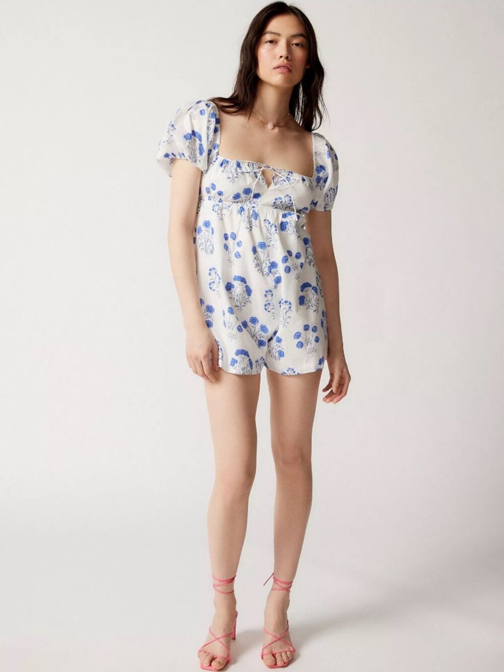 Urban Outfitters Ginnie Blue White Floral Puff Sleeve Romper Size Small